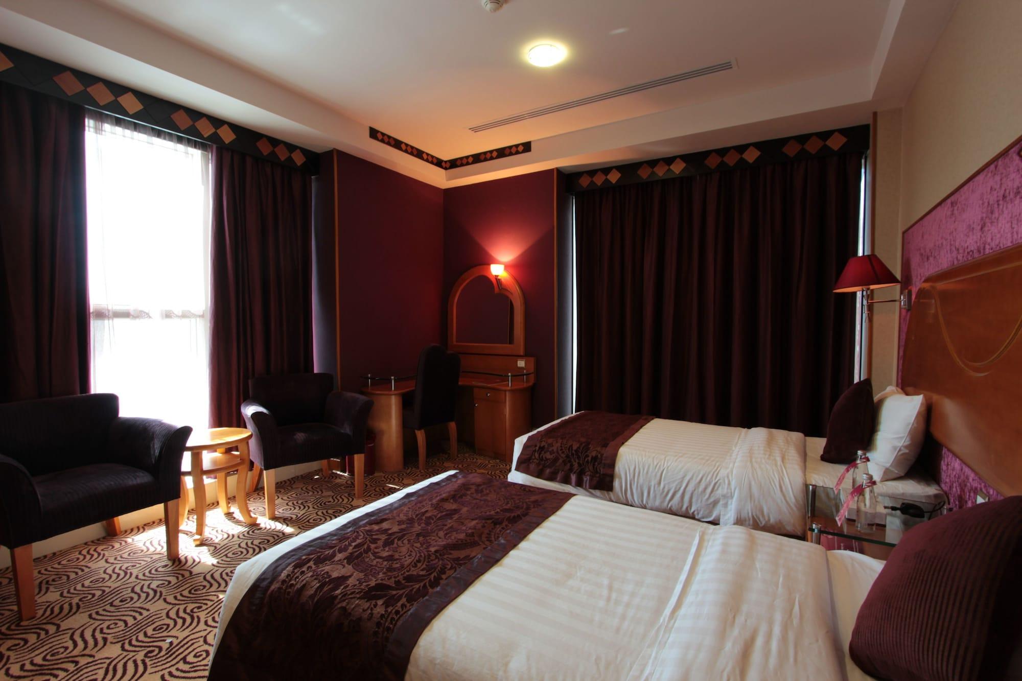 Awaliv International Hotel Таиф Екстериор снимка A room at the hotel