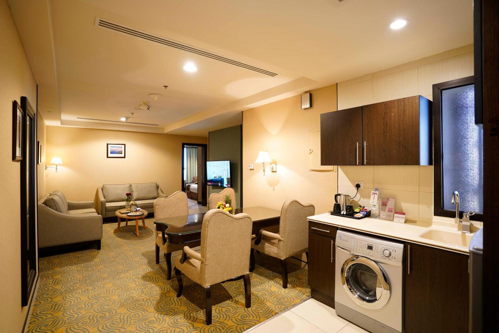 Awaliv International Hotel Таиф Стая снимка A suite at the hotel