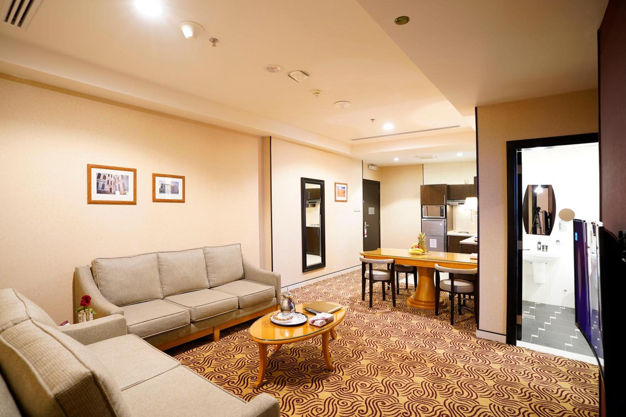 Awaliv International Hotel Таиф Стая снимка A suite at the hotel