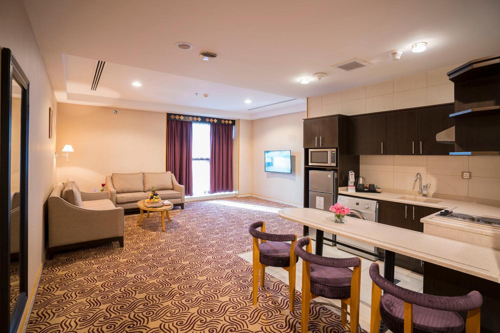Awaliv International Hotel Таиф Стая снимка A suite at the hotel