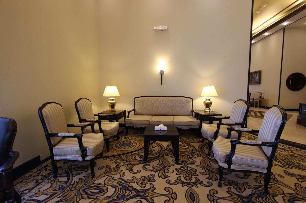 Awaliv International Hotel Таиф Екстериор снимка A living room in the hotel