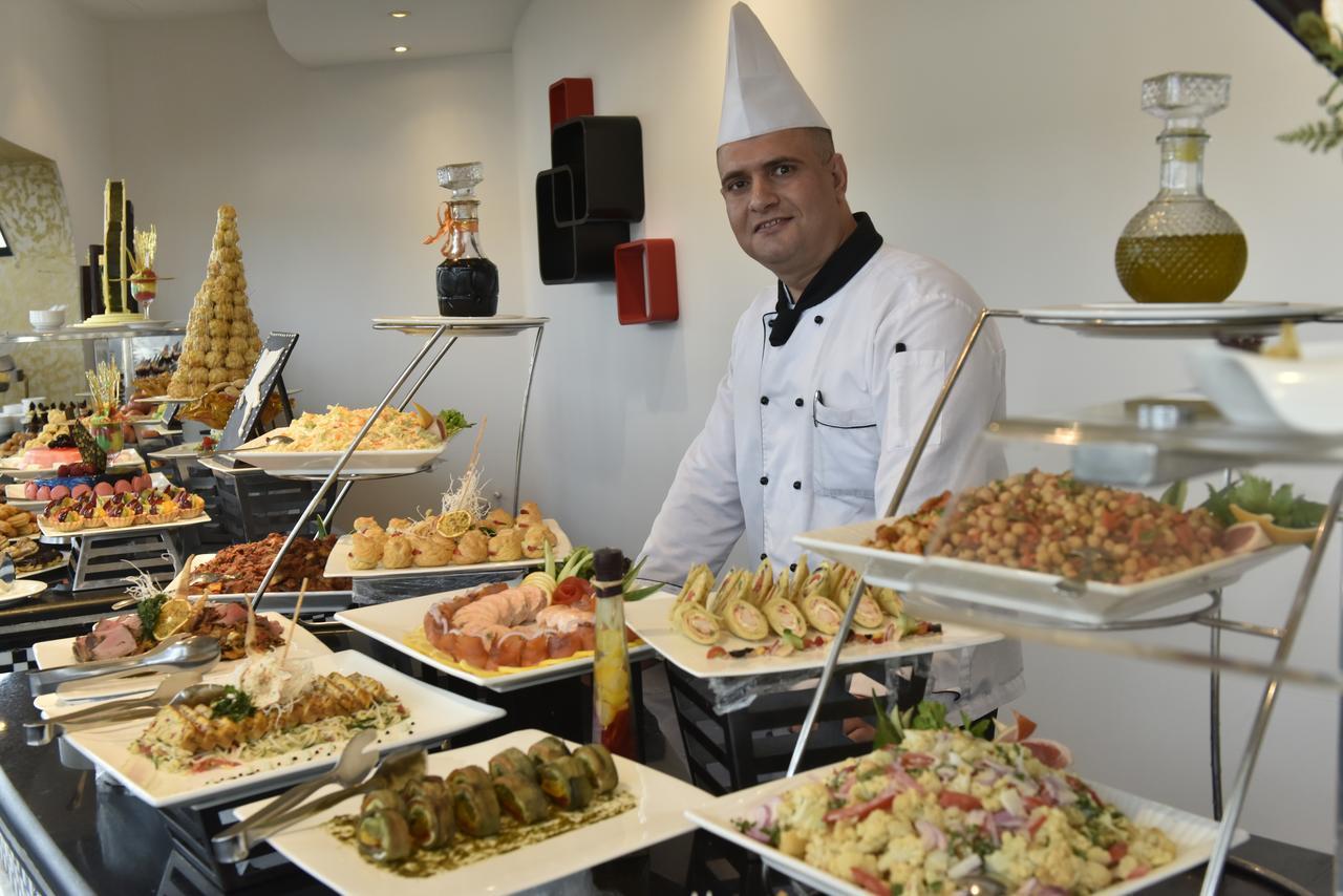 Awaliv International Hotel Таиф Екстериор снимка A buffet at a hotel