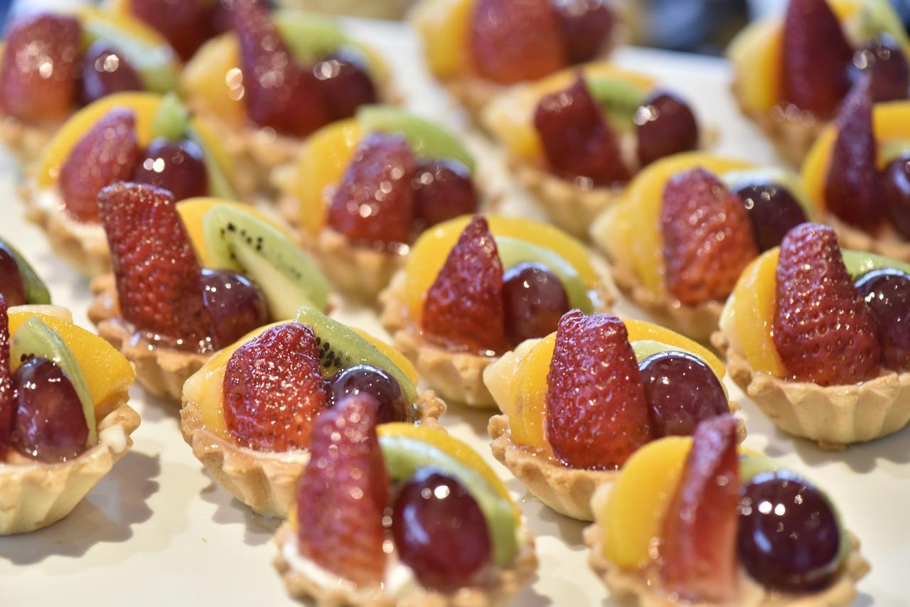 Awaliv International Hotel Таиф Екстериор снимка Fruit tartlets